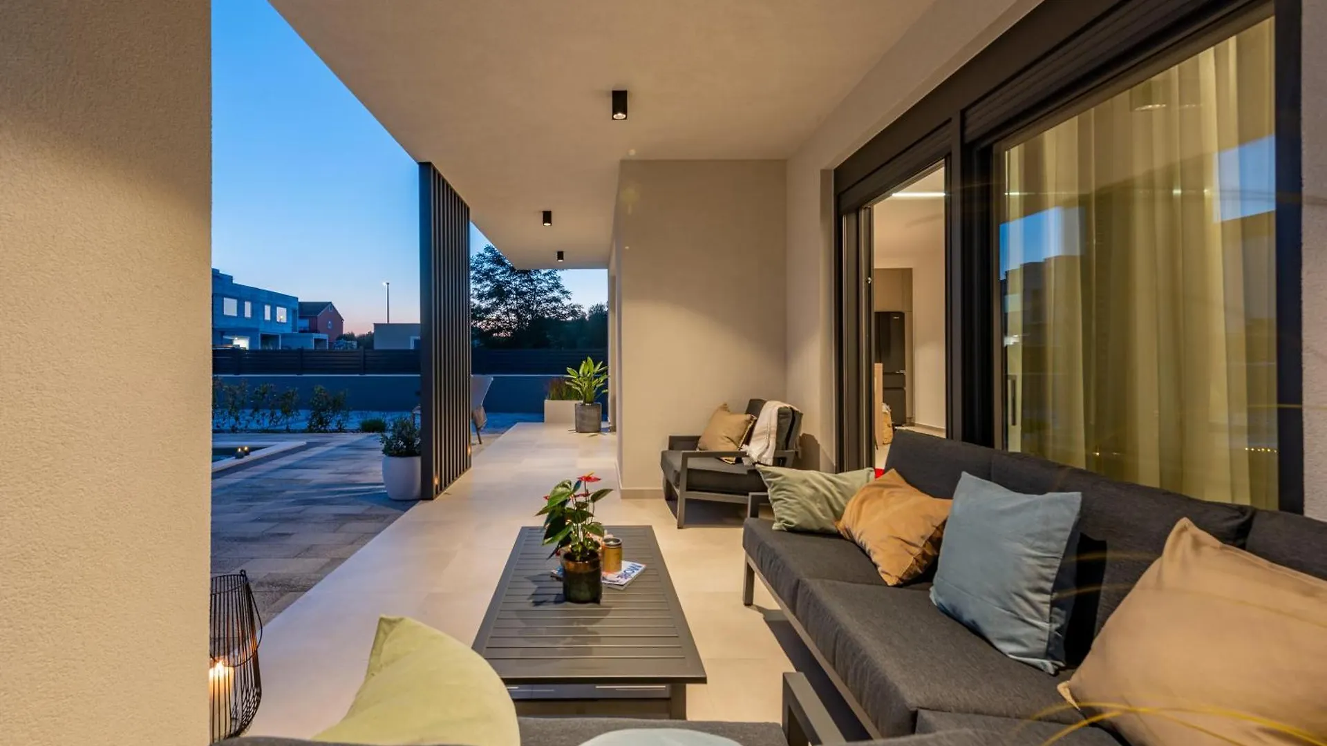 Modern 4Br Private Villa - Pool, Jacuzzi, Gaming Room Bibinje