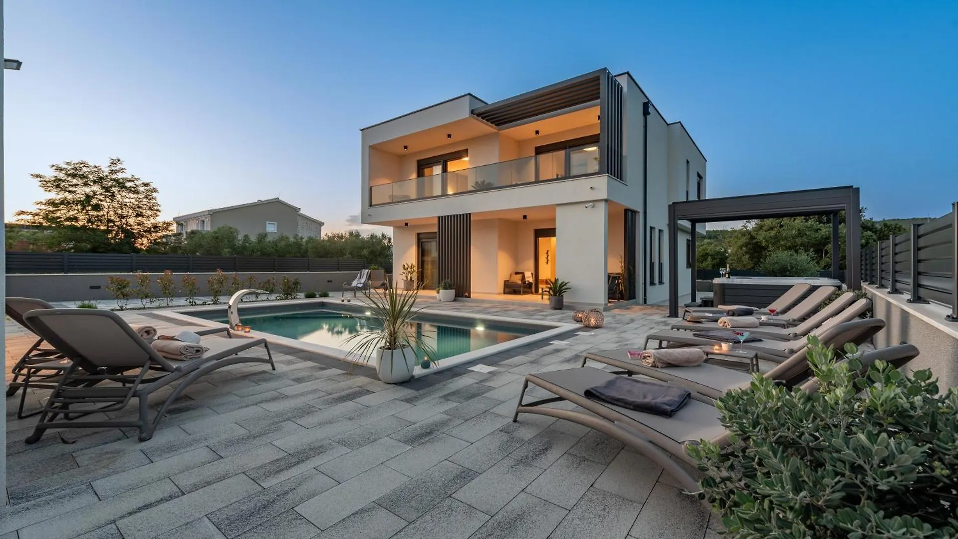 Modern 4Br Private Villa - Pool, Jacuzzi, Gaming Room Bibinje