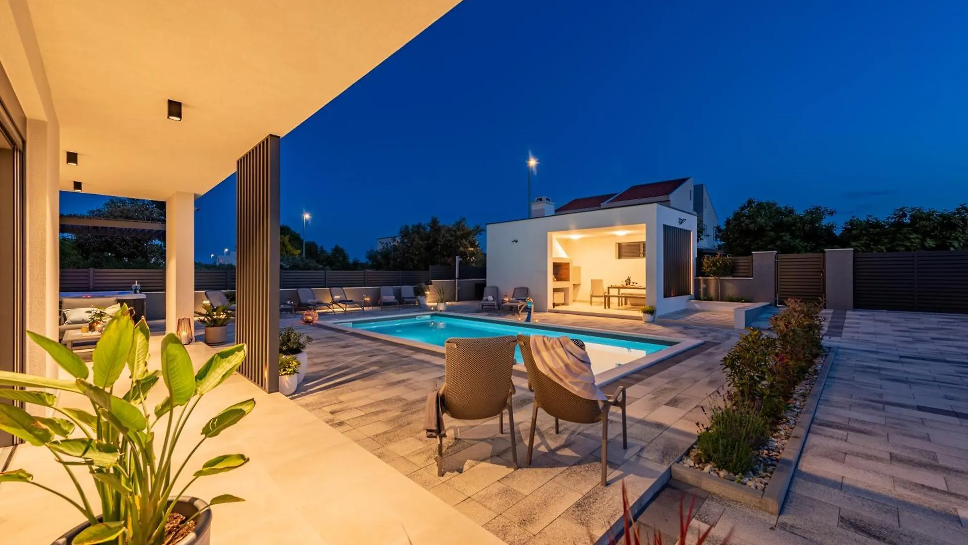 Modern 4Br Private Villa - Pool, Jacuzzi, Gaming Room Bibinje Kroatien