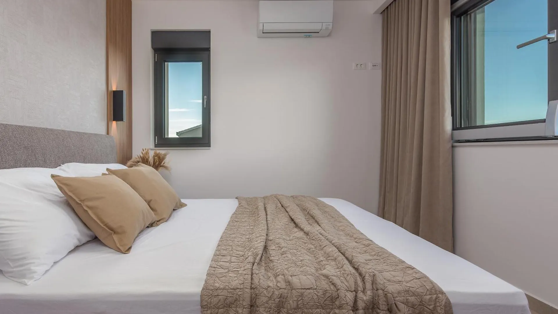 Modern 4Br Private Villa - Pool, Jacuzzi, Gaming Room Bibinje