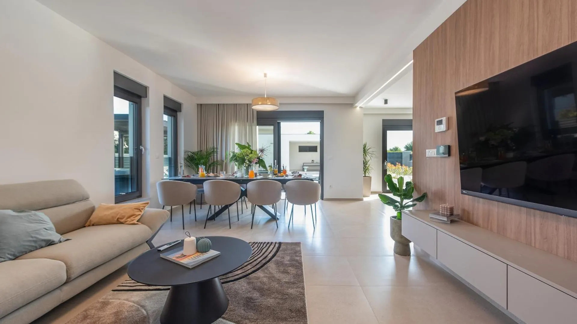 Modern 4Br Private Villa - Pool, Jacuzzi, Gaming Room Bibinje