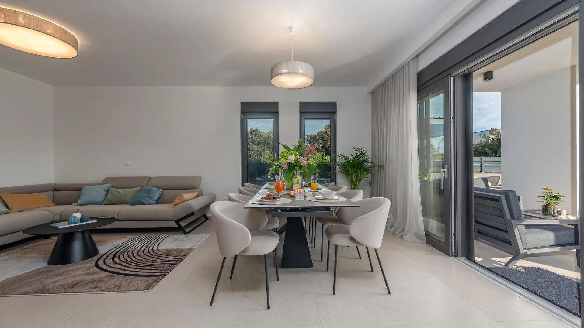 Modern 4Br Private Villa - Pool, Jacuzzi, Gaming Room Bibinje