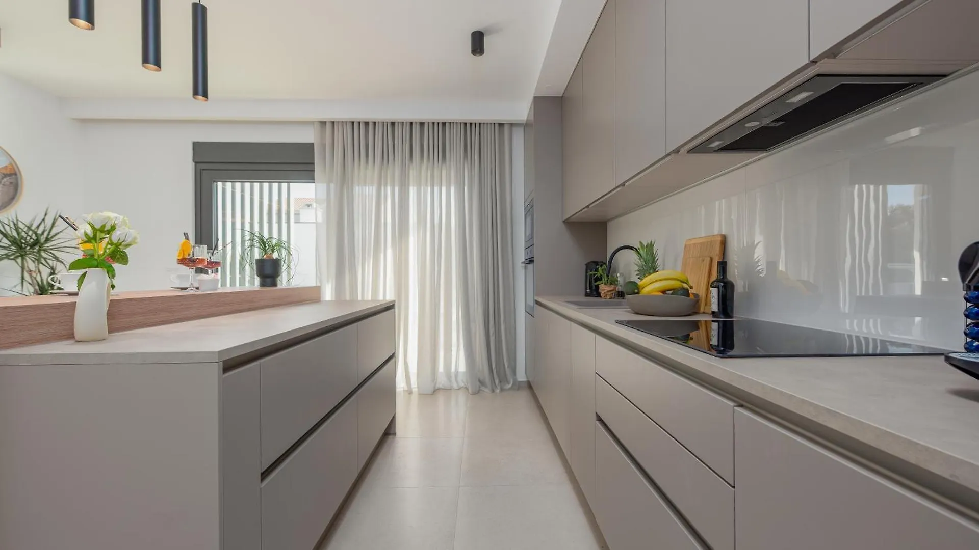 Modern 4Br Private Villa - Pool, Jacuzzi, Gaming Room Bibinje
