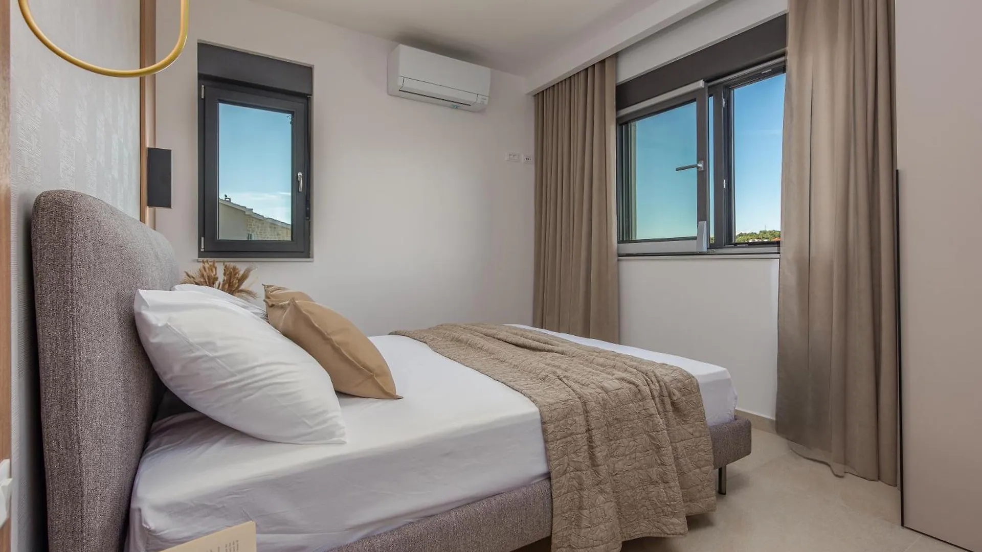 Modern 4Br Private Villa - Pool, Jacuzzi, Gaming Room Bibinje