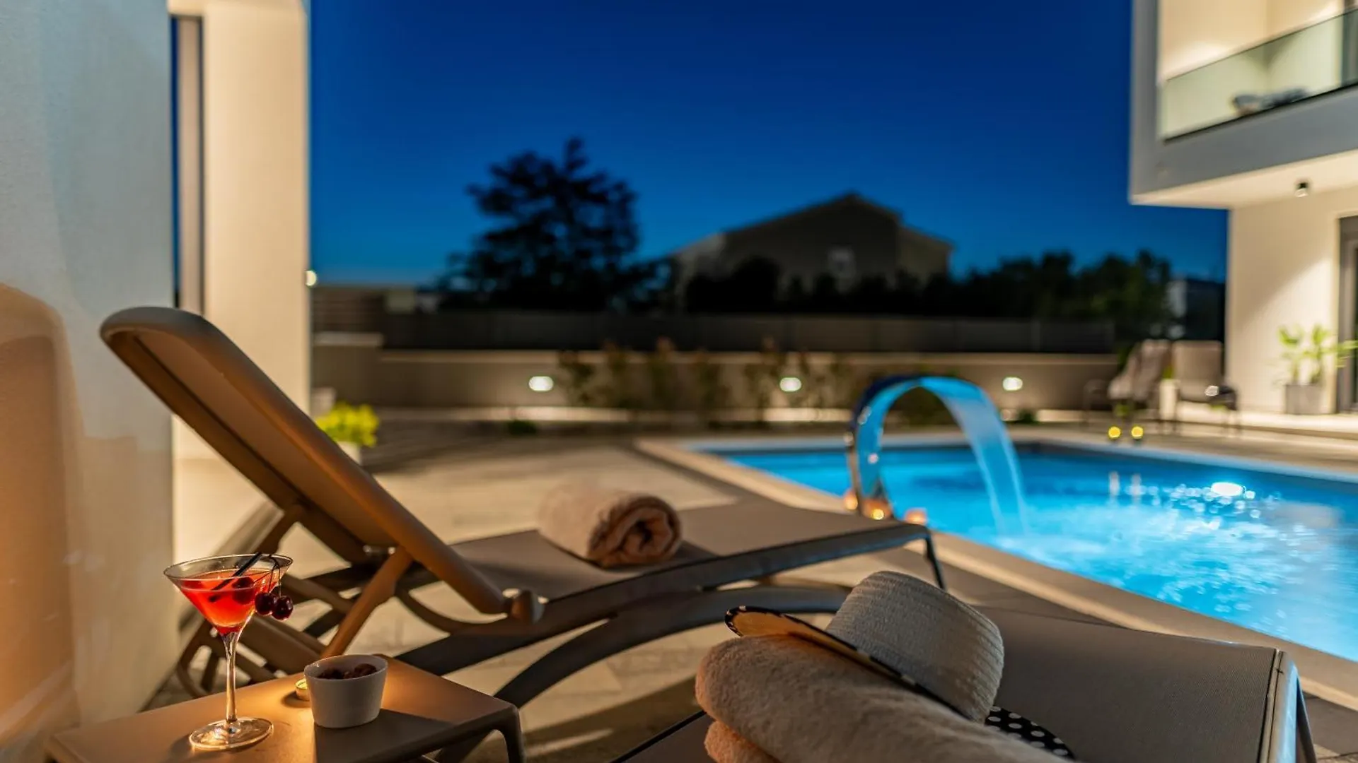 Modern 4Br Private Villa - Pool, Jacuzzi, Gaming Room Bibinje Kroatien