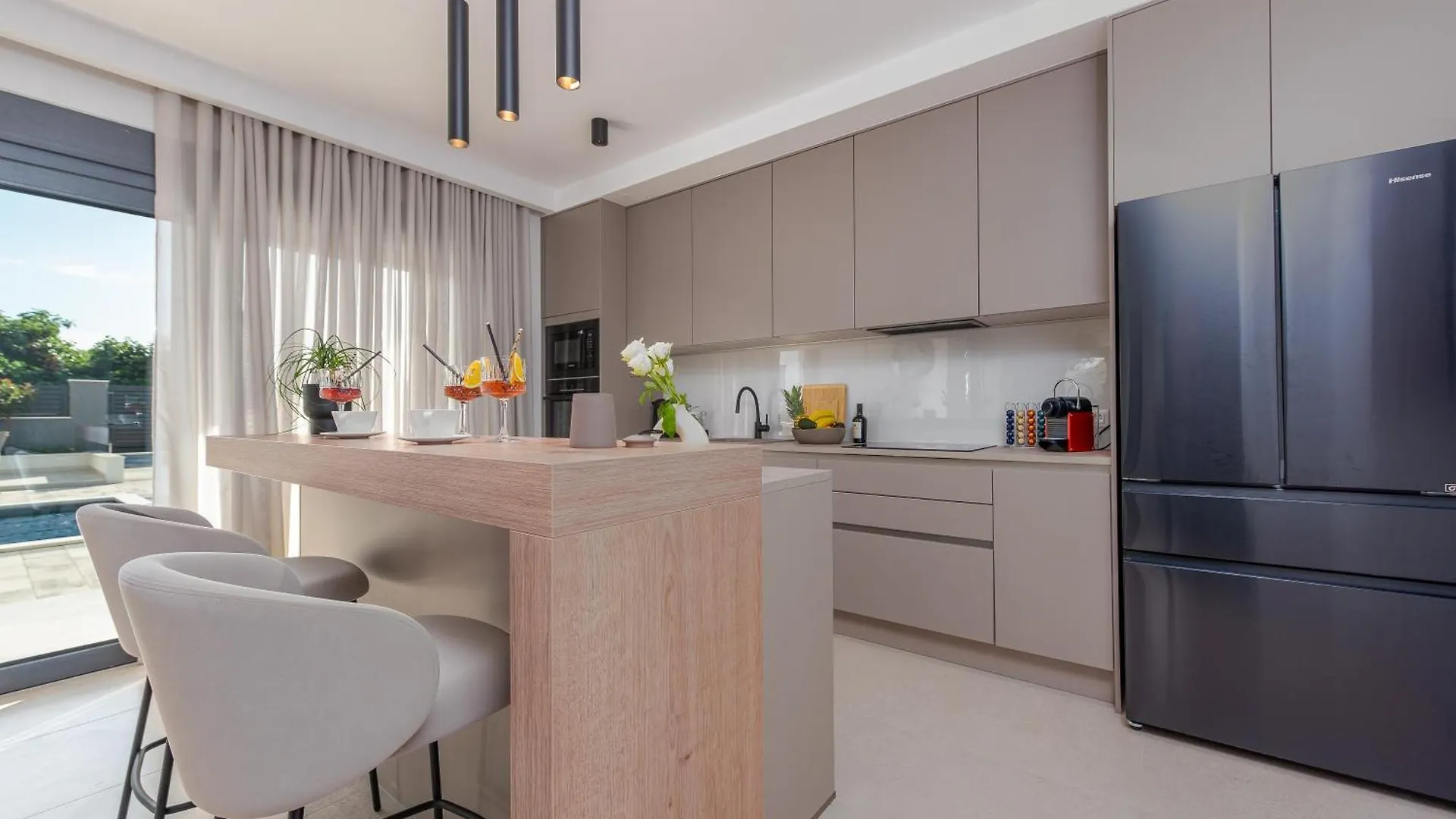 Modern 4Br Private Villa - Pool, Jacuzzi, Gaming Room Bibinje