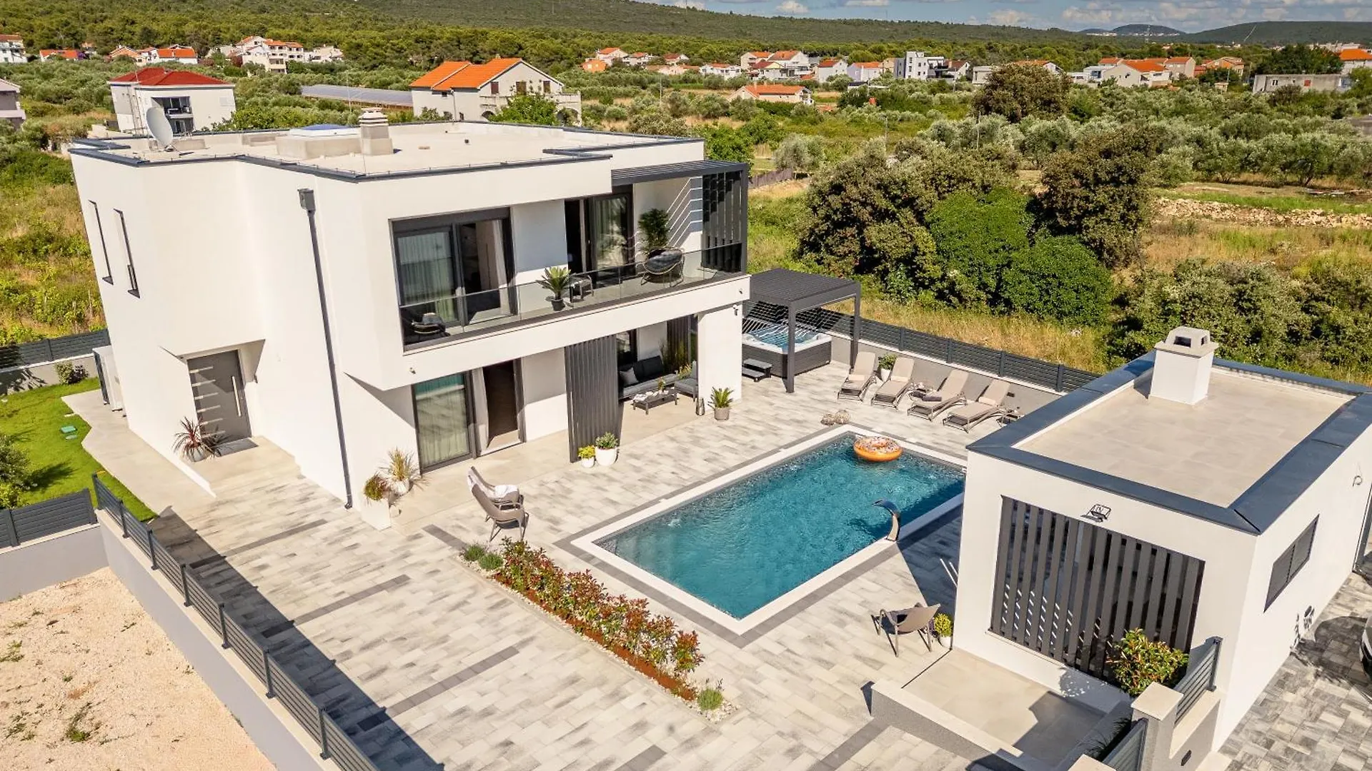 Modern 4Br Private Villa - Pool, Jacuzzi, Gaming Room Bibinje