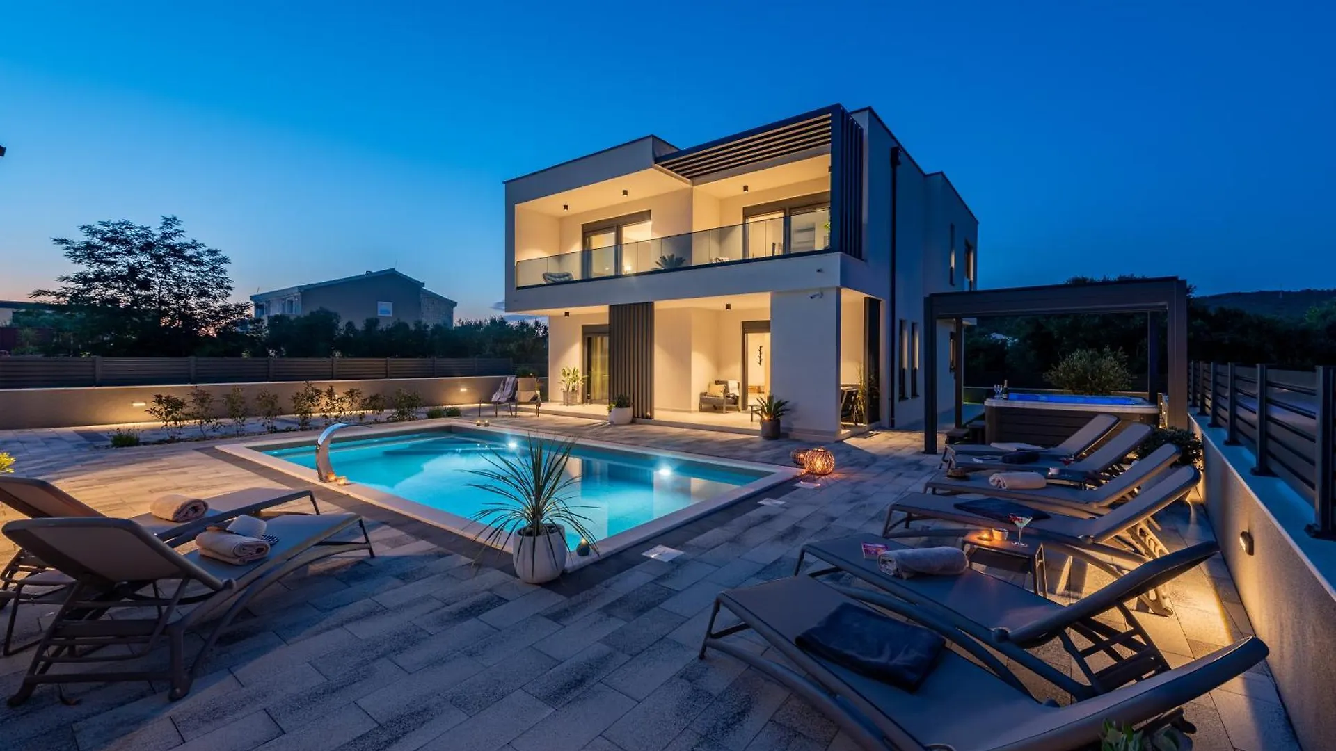 Modern 4Br Private Villa - Pool, Jacuzzi, Gaming Room Bibinje
