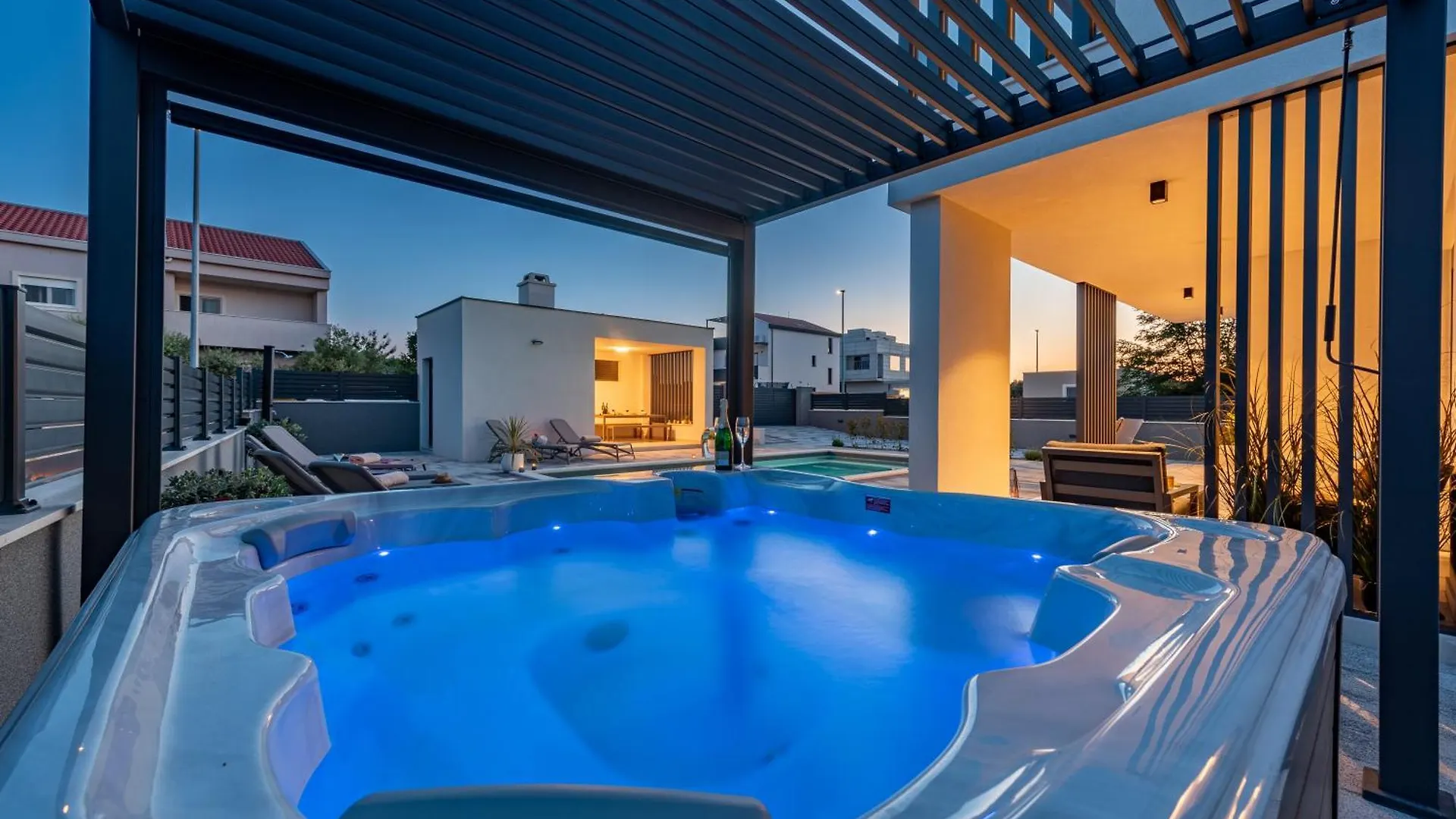 Modern 4Br Private Villa - Pool, Jacuzzi, Gaming Room Bibinje