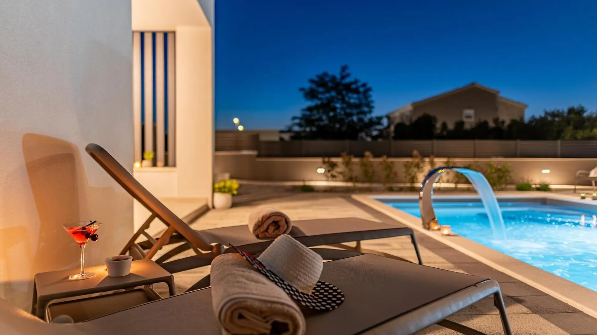 Modern 4Br Private Villa - Pool, Jacuzzi, Gaming Room Bibinje 0*,