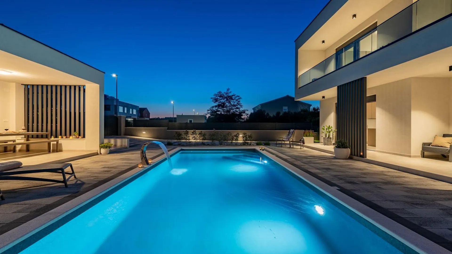 Modern 4Br Private Villa - Pool, Jacuzzi, Gaming Room Bibinje