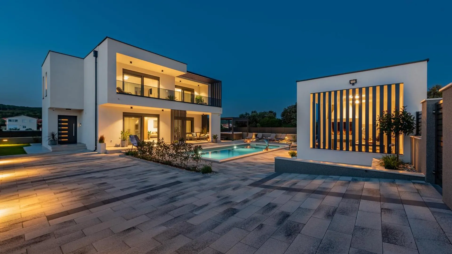 Modern 4Br Private Villa - Pool, Jacuzzi, Gaming Room Bibinje
