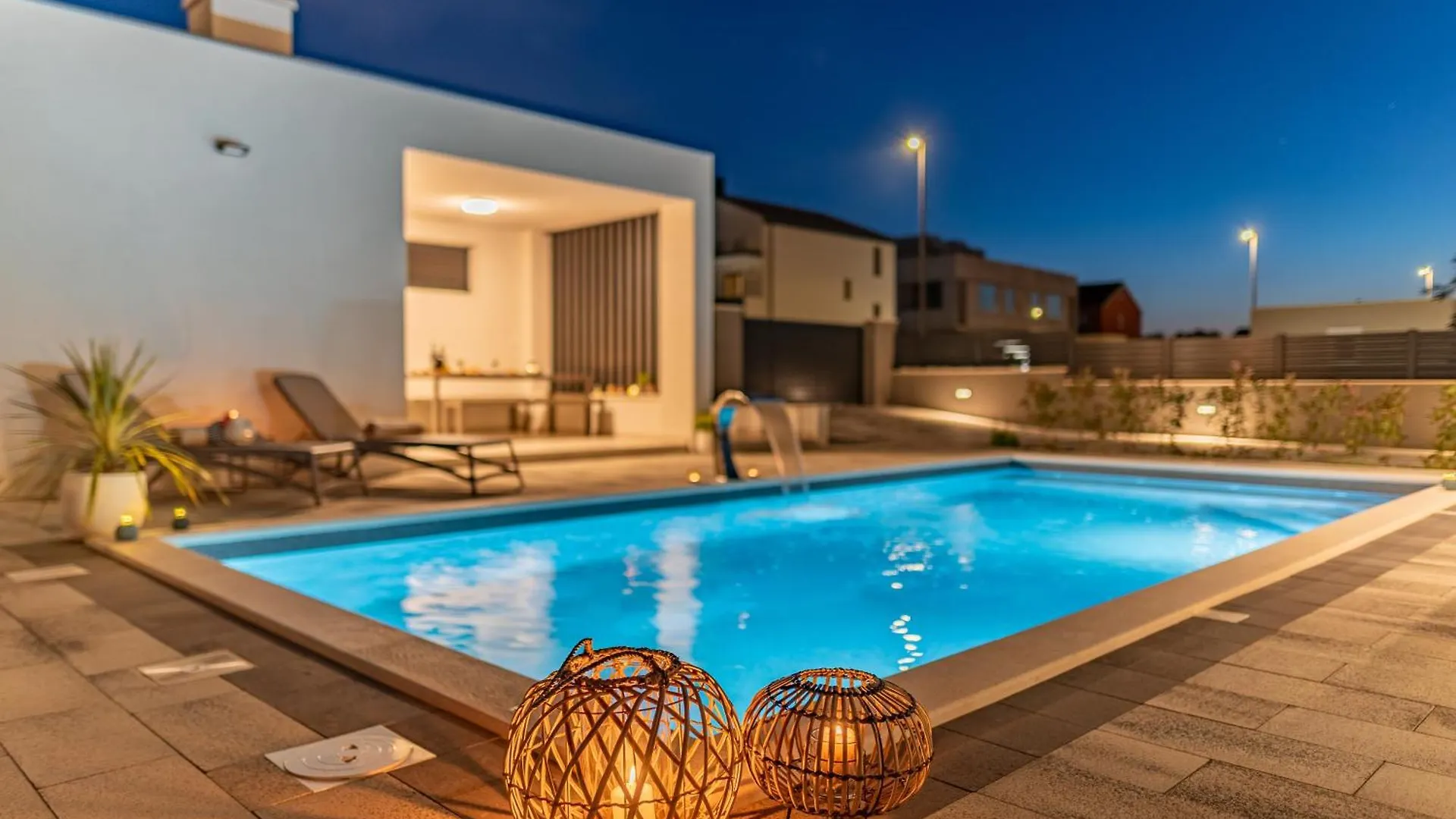 Modern 4Br Private Villa - Pool, Jacuzzi, Gaming Room Bibinje 0*,  Kroatien
