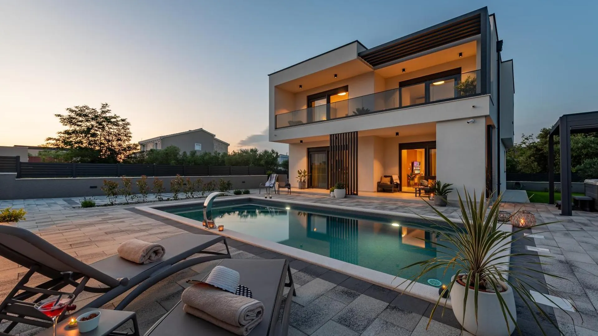 Modern 4Br Private Villa - Pool, Jacuzzi, Gaming Room Bibinje Kroatien